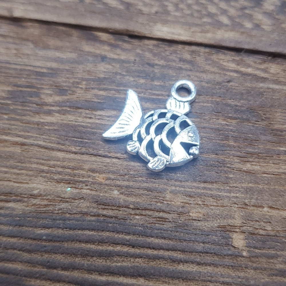 Fish Charm P110‎